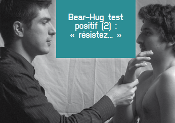 <p>Bear-Hug test positif, le patient ne parvient pas à résister.</p>
